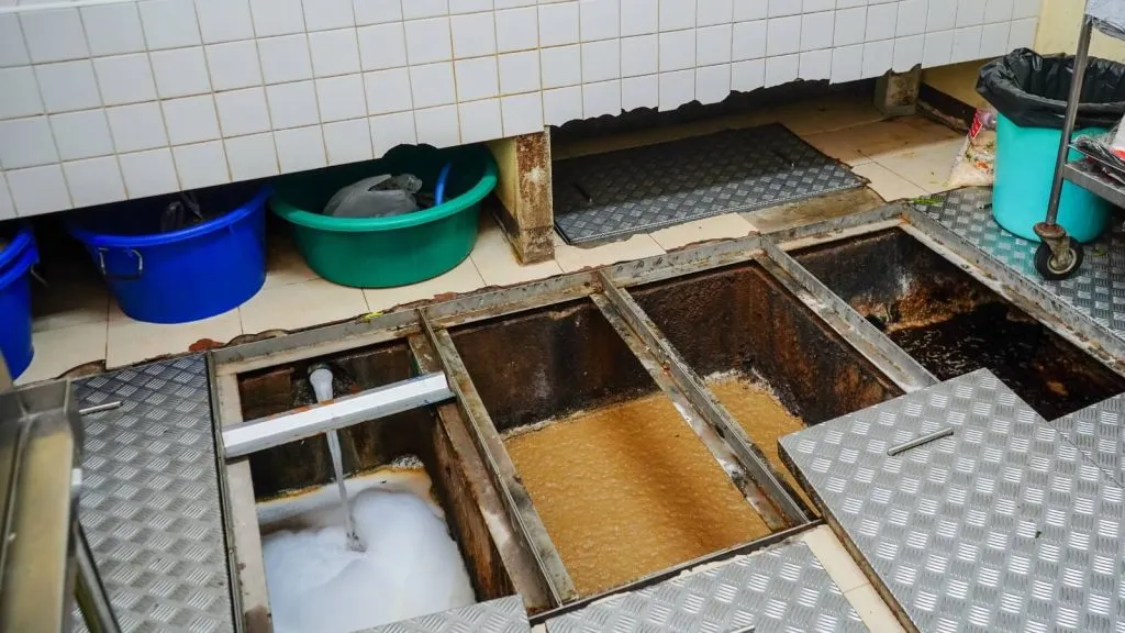 Manual-grease-trap